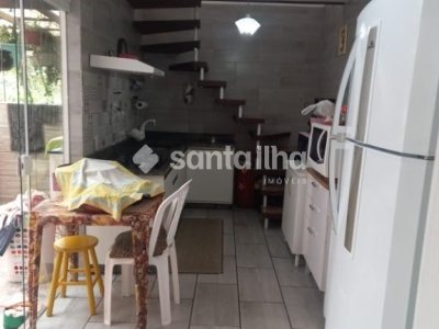 Casa à venda com 70m², 3 quartos, 1 vaga no bairro Rio Tavares em Florianópolis - Foto 2