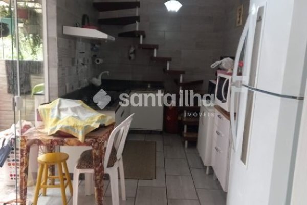 Casa à venda com 70m², 3 quartos, 1 vaga no bairro Rio Tavares em Florianópolis