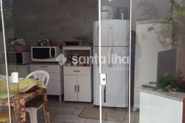 Casa à venda com 70m², 3 quartos, 1 vaga no bairro Rio Tavares em Florianópolis