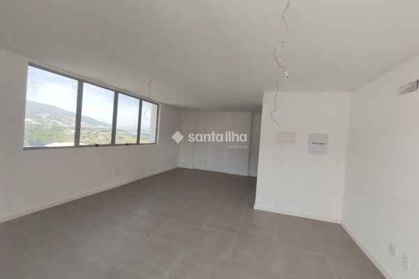 Sala/Conjunto à venda com 73m², 1 vaga no bairro Saco dos Limões em Florianópolis