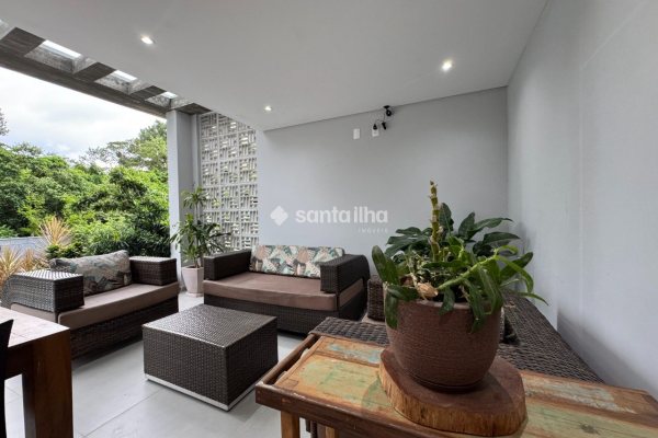Casa à venda com 283m², 5 quartos, 3 suítes, 2 vagas no bairro Ribeirão da Ilha em Florianópolis