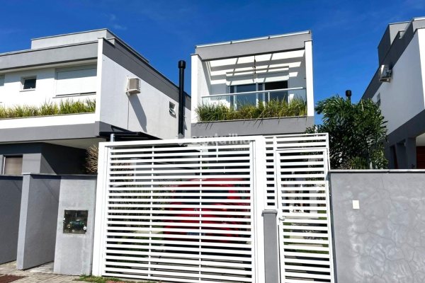 Casa à venda com 146m², 3 quartos, 1 suíte, 2 vagas no bairro Campeche em Florianópolis