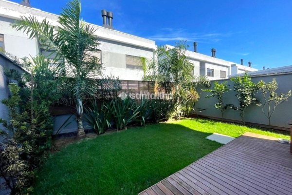 Casa à venda com 146m², 3 quartos, 1 suíte, 2 vagas no bairro Campeche em Florianópolis