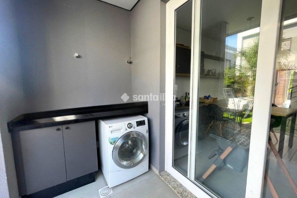 Casa à venda com 146m², 3 quartos, 1 suíte, 2 vagas no bairro Campeche em Florianópolis