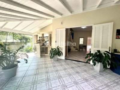 Casa à venda com 211m², 3 quartos, 3 suítes, 2 vagas no bairro Morro das Pedras em Florianópolis - Foto 2