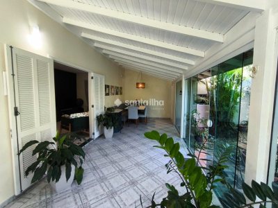 Casa à venda com 211m², 3 quartos, 3 suítes, 2 vagas no bairro Morro das Pedras em Florianópolis - Foto 4