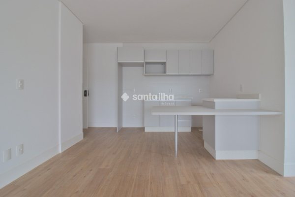 Studio à venda com 46m², 1 quarto, 1 vaga no bairro Saco Grande em Florianópolis