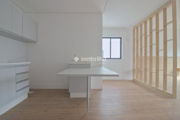 Studio à venda com 46m², 1 quarto, 1 vaga no bairro Saco Grande em Florianópolis
