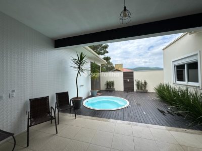 Casa à venda com 250m², 3 quartos, 2 suítes, 3 vagas no bairro Armação em Florianópolis - Foto 9
