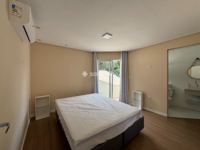 Casa à venda com 250m², 3 quartos, 2 suítes, 3 vagas no bairro Armação em Florianópolis - Foto 18