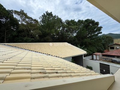 Casa à venda com 250m², 3 quartos, 2 suítes, 3 vagas no bairro Armação em Florianópolis - Foto 21