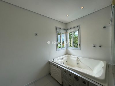 Casa à venda com 250m², 3 quartos, 2 suítes, 3 vagas no bairro Armação em Florianópolis - Foto 30