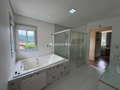 Casa à venda com 250m², 3 quartos, 2 suítes, 3 vagas no bairro Armação em Florianópolis - Foto 32