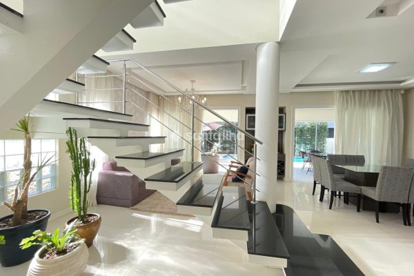 Casa em Condomínio para alugar ou comprar com 358m², 4 quartos, 4 suítes, 3 vagas no bairro Rio Tavares em Florianopolis