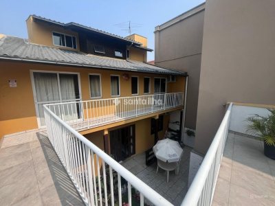 Casa à venda com 255m², 8 quartos, 1 suíte, 3 vagas no bairro Lagoa da Conceição em Florianópolis - Foto 2