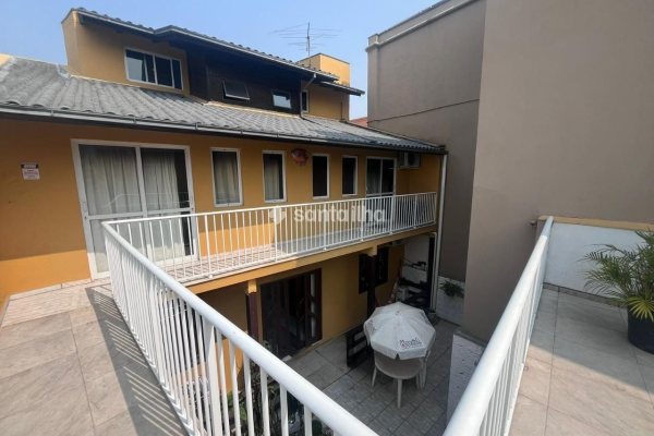 Casa à venda com 255m², 8 quartos, 1 suíte, 3 vagas no bairro Lagoa da Conceição em Florianópolis
