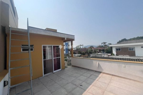 Casa à venda com 255m², 8 quartos, 1 suíte, 3 vagas no bairro Lagoa da Conceição em Florianópolis