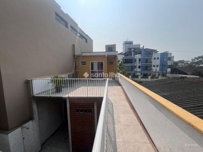 Casa à venda com 255m², 8 quartos, 1 suíte, 3 vagas no bairro Lagoa da Conceição em Florianópolis - Foto 4