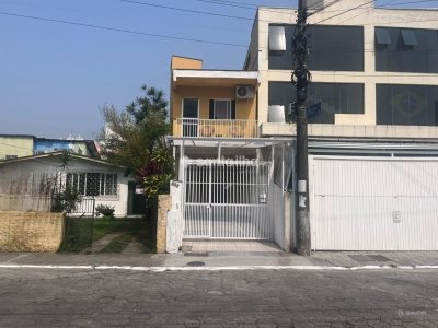 Casa à venda com 255m², 8 quartos, 1 suíte, 3 vagas no bairro Lagoa da Conceição em Florianópolis - Foto 12