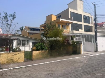 Casa à venda com 255m², 8 quartos, 1 suíte, 3 vagas no bairro Lagoa da Conceição em Florianópolis - Foto 13
