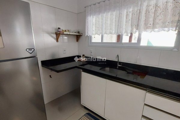 Casa à venda com 100m², 2 quartos, 2 suítes, 2 vagas no bairro Ribeirão da Ilha em Florianópolis