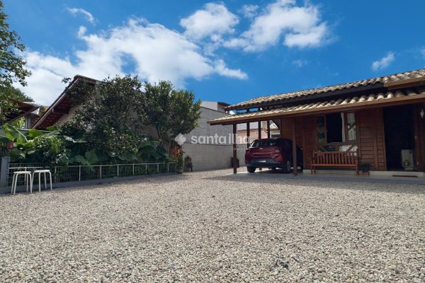 Casa à venda com 120m², 3 quartos, 4 vagas no bairro Ribeirão da Ilha em Florianópolis