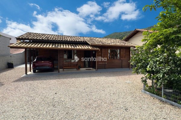 Casa à venda com 120m², 3 quartos, 4 vagas no bairro Ribeirão da Ilha em Florianópolis