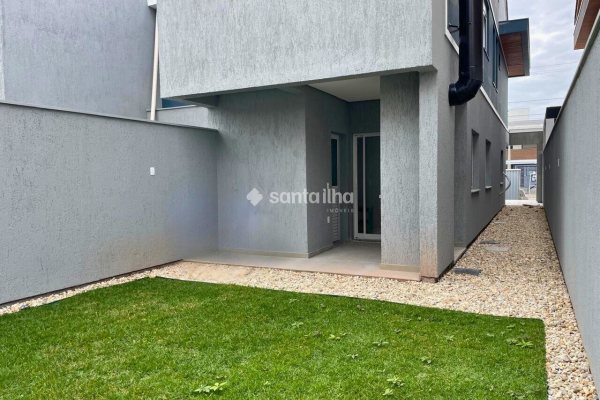 Casa à venda com 170m², 3 quartos, 1 suíte, 3 vagas no bairro Campeche em Florianópolis