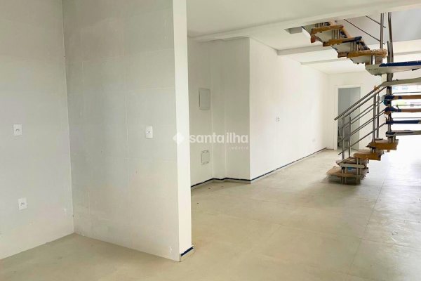 Casa à venda com 170m², 3 quartos, 1 suíte, 3 vagas no bairro Campeche em Florianópolis