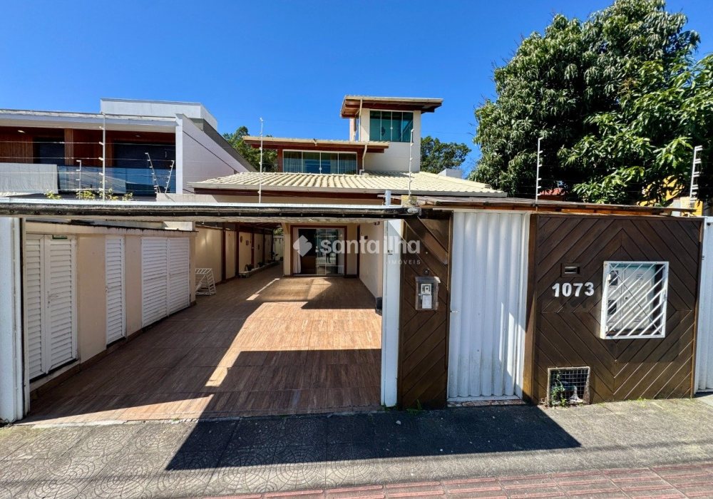 Casa à venda com 262m², 4 quartos, 2 vagas no bairro Campeche em Florianópolis - Foto 1