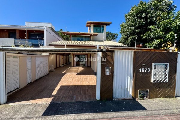 Casa à venda com 262m², 4 quartos, 2 vagas no bairro Campeche em Florianópolis