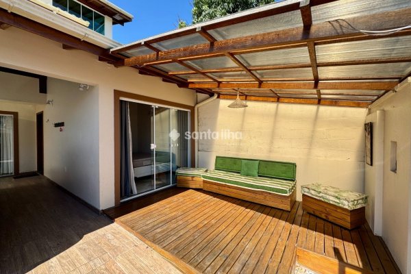 Casa à venda com 262m², 4 quartos, 2 vagas no bairro Campeche em Florianópolis