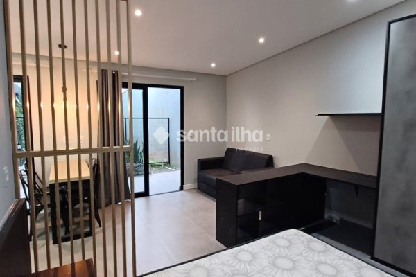 Casa à venda com 564m², 6 quartos, 1 suíte, 5 vagas no bairro Campeche em Florianópolis