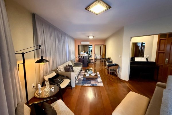 Apartamento à venda com 237m², 4 quartos, 2 suítes, 2 vagas no bairro Centro em Florianópolis