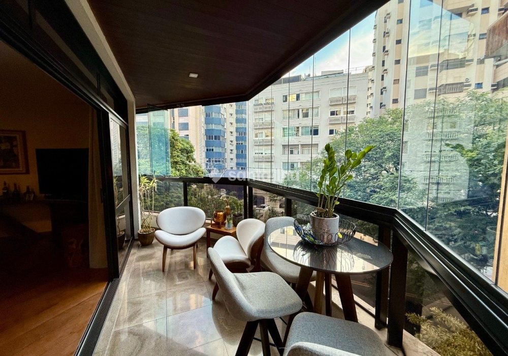 Apartamento à venda com 237m², 4 quartos, 2 suítes, 2 vagas no bairro Centro em Florianópolis - Foto 1