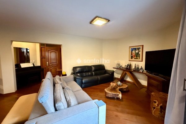 Apartamento à venda com 237m², 4 quartos, 2 suítes, 2 vagas no bairro Centro em Florianópolis