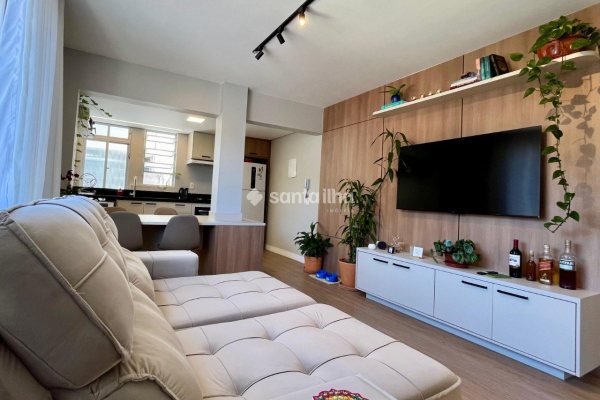 Apartamento à venda com 61m², 2 quartos, 1 suíte, 1 vaga no bairro Centro em Florianópolis