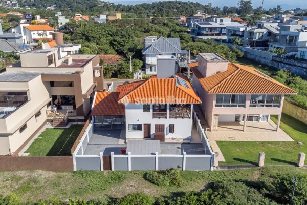 Casa em Condomínio à venda com 321m², 4 quartos, 2 suítes, 1 vaga no bairro Morro das Pedras em Florianópolis