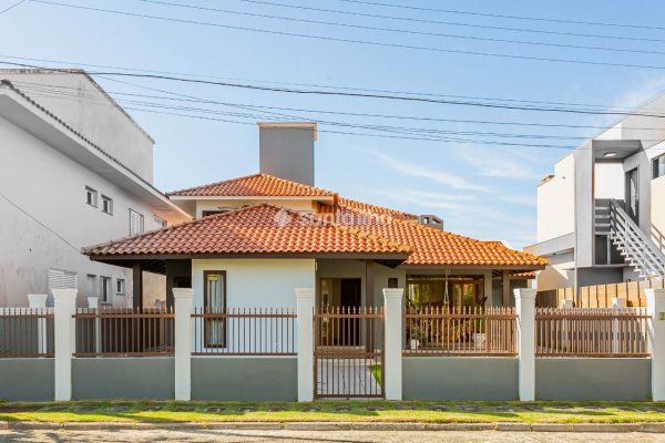 Casa em Condomínio à venda com 321m², 4 quartos, 2 suítes, 1 vaga no bairro Morro das Pedras em Florianópolis