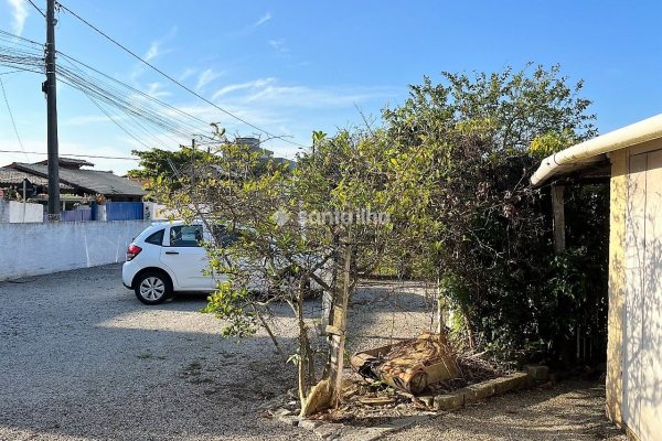 Terreno à venda com 836m², 2 vagas no bairro Ribeirão da Ilha em Florianópolis