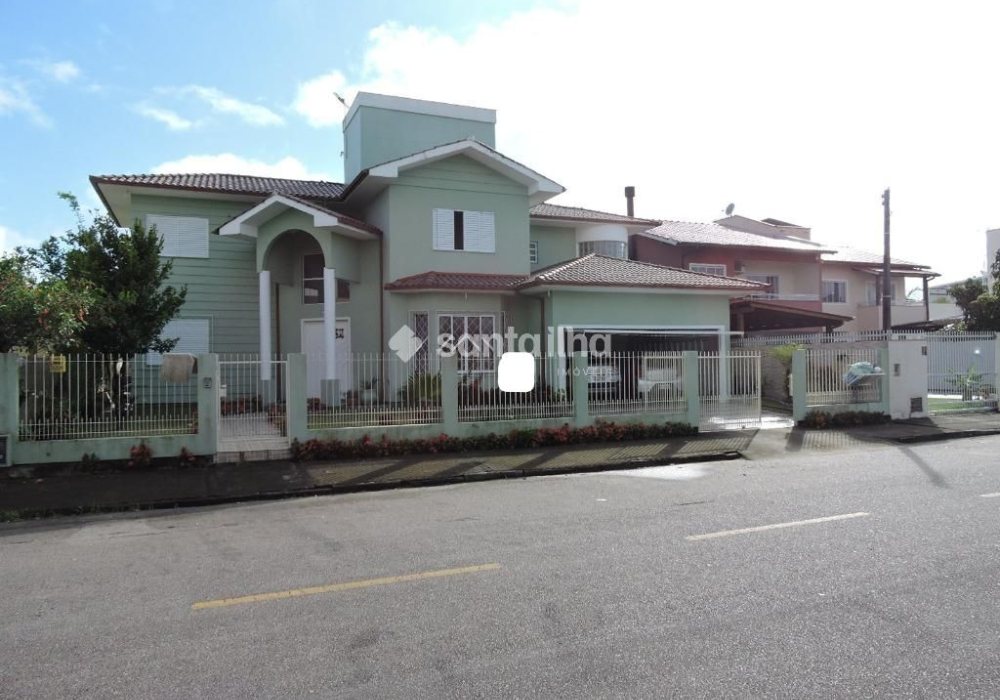Casa à venda com 245m², 4 quartos, 1 suíte, 2 vagas no bairro Campeche em Florianópolis - Foto 1