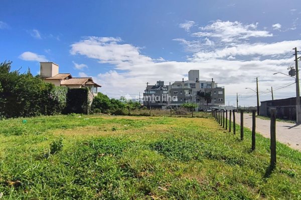 Terreno à venda com 533m², 1 quarto, 1 vaga no bairro Campeche em Florianópolis