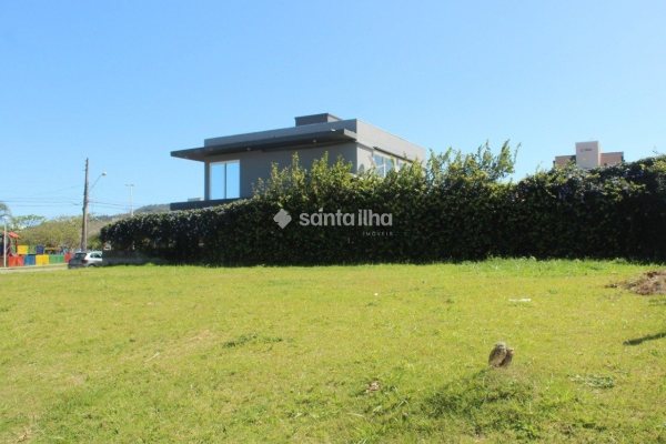Terreno à venda com 533m², 1 quarto, 1 vaga no bairro Campeche em Florianópolis