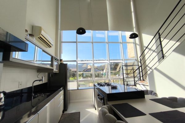 Loft à venda com 55m², 1 quarto, 1 suíte, 1 vaga no bairro Pântano do Sul em Florianópolis