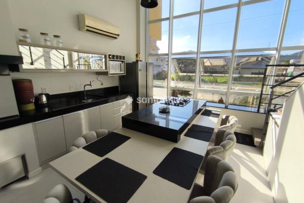 Loft à venda com 55m², 1 quarto, 1 suíte, 1 vaga no bairro Pântano do Sul em Florianópolis