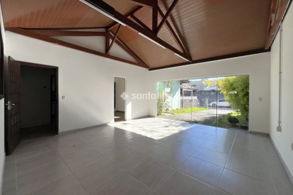 Casa para alugar com 120m², 4 quartos, 3 vagas no bairro Campeche em Florianópolis
