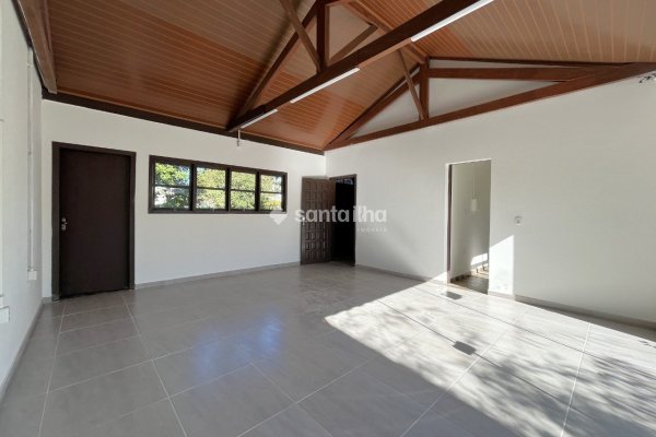 Casa para alugar com 120m², 4 quartos, 3 vagas no bairro Campeche em Florianópolis