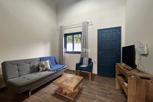 Sala/Conjunto para alugar com 65m², 2 quartos, 1 suíte, 1 vaga no bairro Morro das Pedras em Florianópolis