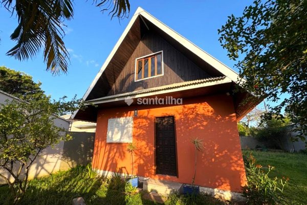 Casa à venda com 60m², 1 quarto, 3 vagas no bairro Campeche em Florianópolis