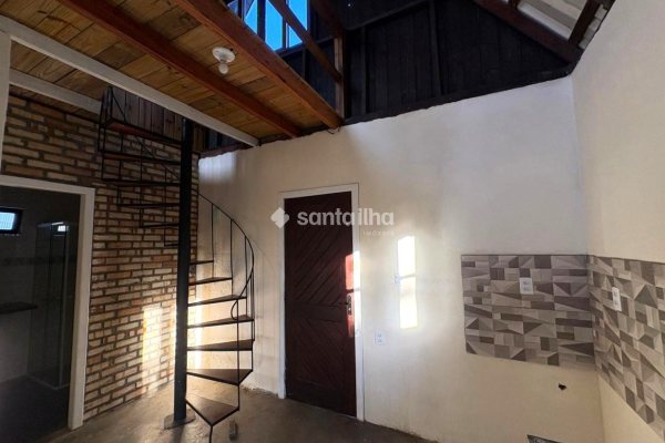 Casa à venda com 60m², 1 quarto, 3 vagas no bairro Campeche em Florianópolis